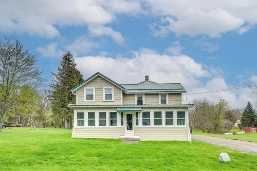 Walk to Beach! Sodus Point Escape w/ Private Yard - Homestays