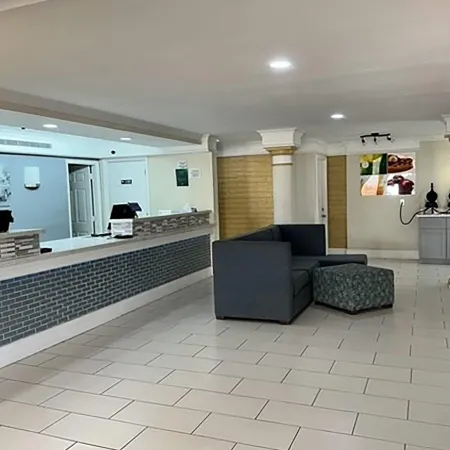 Super 8 by Wyndham Nacogdoches Near University