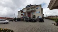 Stanzel Grand Resort - Bãi đậu xe