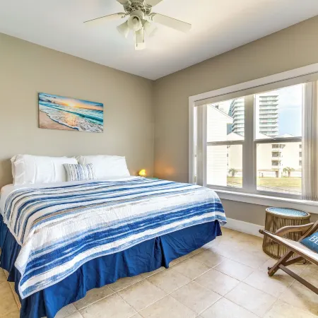 Bayfront Pensacola Beach Condo w/ Pool & Elevator