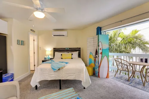 Siesta Key Dream Inn Rental - Close to Village! - Parking