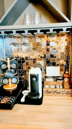 Lakefront Koselig Cottage - Modern 3Br Retreat w/ Nespresso Coffee Bar & Arcade Отели рядом с достопримечательностью «HomeGoods»