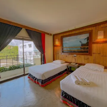 Phumanee Lahu Home Hotel Hotels near Fangchanupathum School