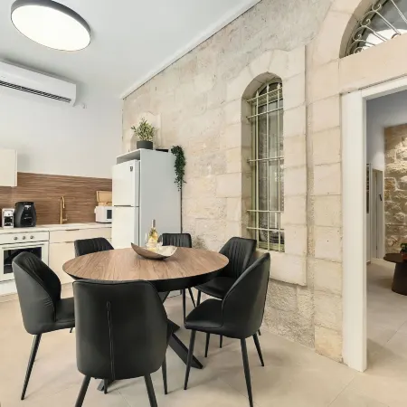 Mamilla View- Suites & Apt Hotel