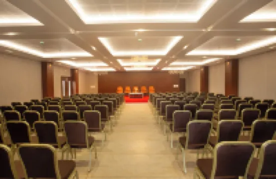 Le Crown Hotel