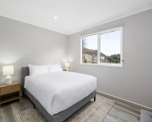 Family Retreat with Fireplace and Garden Views Hoteles en Rosebud