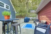 'Tookies Retreat' Walk to Mairina! Home w/ Hot Tub - 3-Star