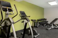 Spark by Hilton Toronto Airport - Gym