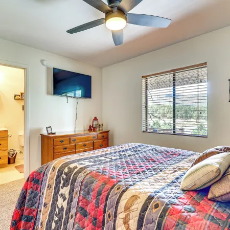 Peaceful Nutrioso Cabin Retreat w/ Mountain Views! Hotéis em Apache County