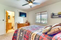 Peaceful Nutrioso Cabin Retreat w/ Mountain Views! - Landsted