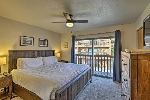 < 2 Mi to Frisco Adventure Park: Cozy Townhome! - Parkplatz