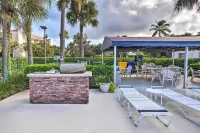 Jupiter Bay Condo w/ Pool < Half Mile to Beach! - 3-Star