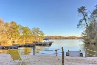 Lake Lure Log Cabin w/ Grill, Near Hiking! - 3성급