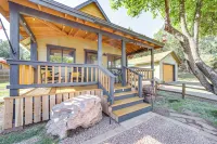 Pine Cabin w/ Fire Pit & Gazebo - Steps to Trails - 3 tähden