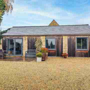 Beautiful 2 Bedroom Barn in Cerney Wick Hotel Exterior