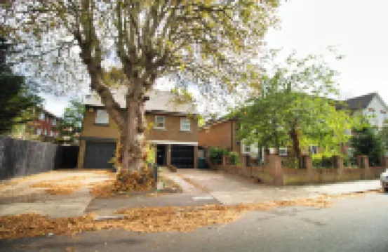 3 Bed Town House - Sleeps 5 - Ensuite - Off Street Parking - Pets Welcome - Wifi