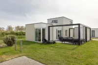Modern Lodge with Two Bathrooms, Near the Beach