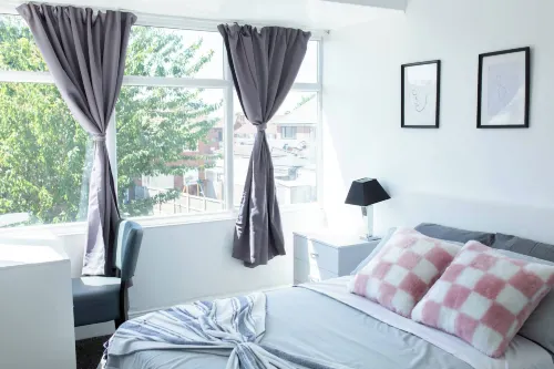 Cozy 3 Bedroom Home in Leeds, Perfect for Families and Groups - Bungalows