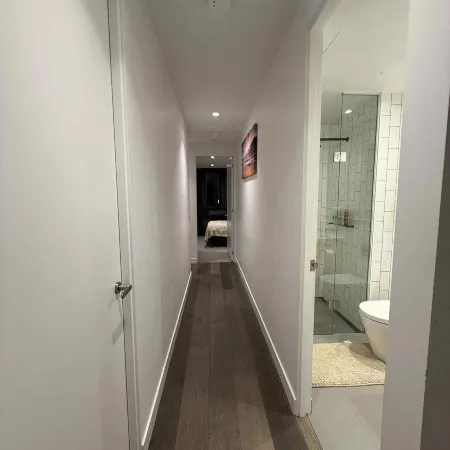 Cosy 2 bedroom apartment with pool, gym and sauna Отели рядом с достопримечательностью «Стадион Этихад»