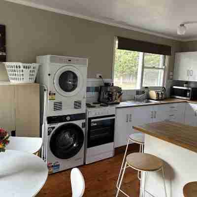 Charming 3 Bedroom Home in Garran, Perfect for Families and Groups Rooms