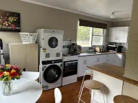 Charming 3 Bedroom Home in Garran, Perfect for Families and Groups Hotels in 