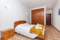 P 03 - Bedroom 3 in Meia-Praia Seaview Guesthouse
