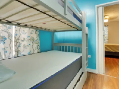 11 マイル トゥ マンハッタン: ペットフレンドリー デュプレックス ウィズ ヤード！ ティーネックのホテル