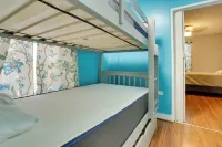 11 Mi to Manhattan: Pet-Friendly Duplex w/ Yard!