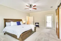 時尚的赫法齊巴家園，配有火坑和劇場房！