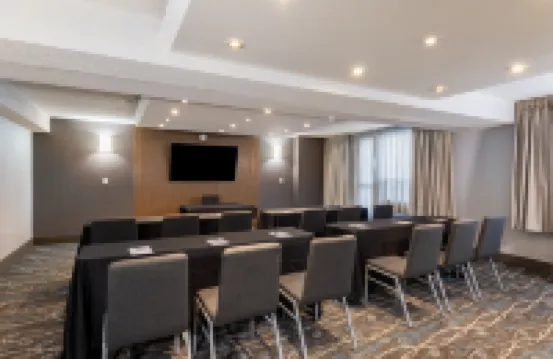 Holiday Inn & Suites London South by IHG