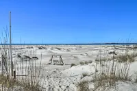 Emerald Isle Resort-Style Condo Walk to Beaches! - 3 tähden