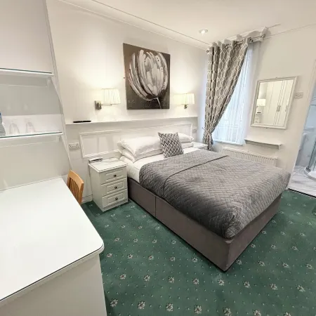 Dergvale Hotel
