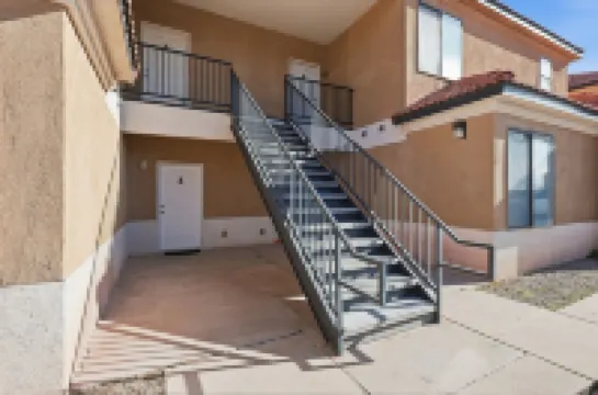 Renovated 3Br with Yard & Mountain Views