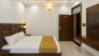 HOTEL EMPRESS GRAND - balcony