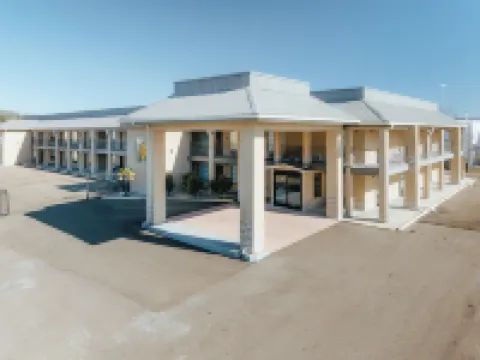 Super 8 by Wyndham Jackson MS