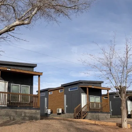 Cozy Tiny Home 2 King Room Sleeps 4