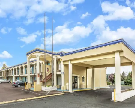 Days Inn by Wyndham Ashland Hotels in Boyd County