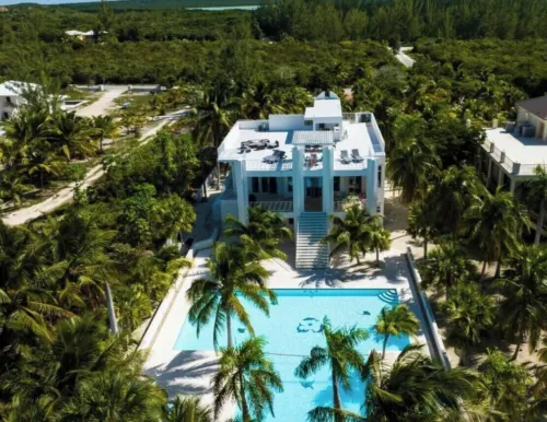 Calm Waters – Private 6BR Beachfront Villa w/ Pool & Rooftop View - North Caicos