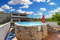 Charming Home With Pool in Barbariga - Pools