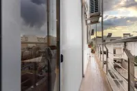 Modern 3BD Apartment with Wide Balcony - balcony