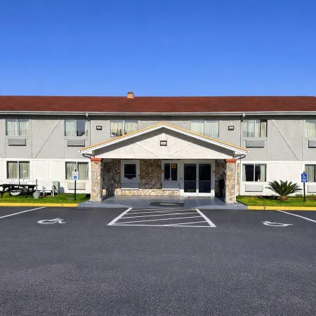 Rodeway Inn & Suites Jacksonville Near Camp Lejeune