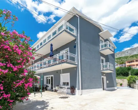 Apartments Diora Hotels in Duce