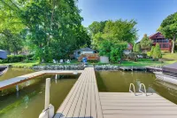 Fish, Swim & Explore: Mukwonago Lake House! - Homestays