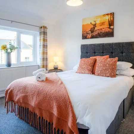 Gellionen - 2 Bedroom House - Clydach Отели в г. Клайдч