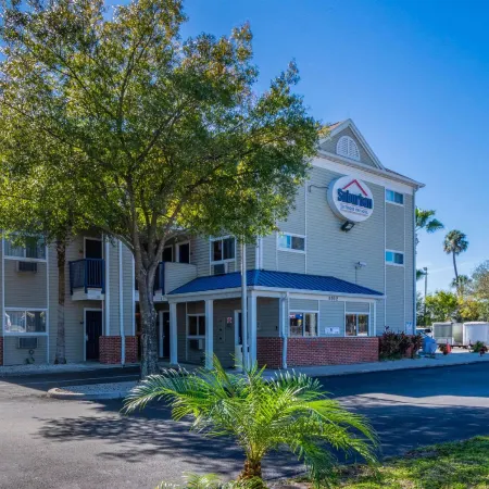 Tampa Bay Extended Stay Airport Отели рядом с достопримечательностью «Поле для гольфа Rocky Point Golf»