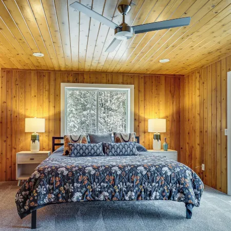 Sauna & Game Room! Tranquil Retreat on Grace Lake
