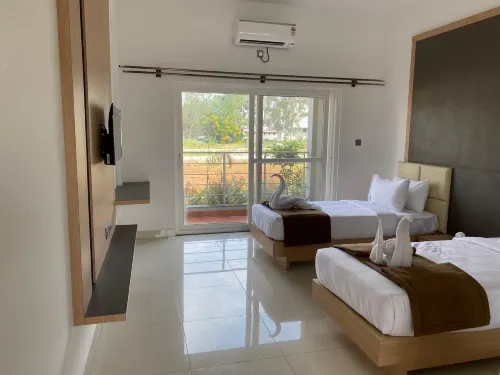 Royal Roots Resorts - Resorts
