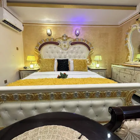 Tobby Royal Suites