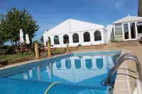 Badgers Mount Hotel - ที่มีสระว่ายน้ำ