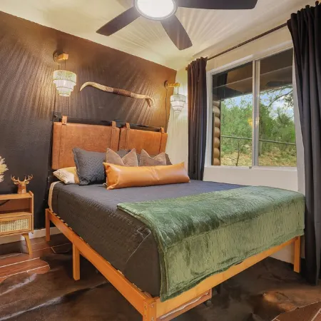 NEW!! Modern, updated 2-bedroom cabin with WiFi, games and views in quaint Pine
